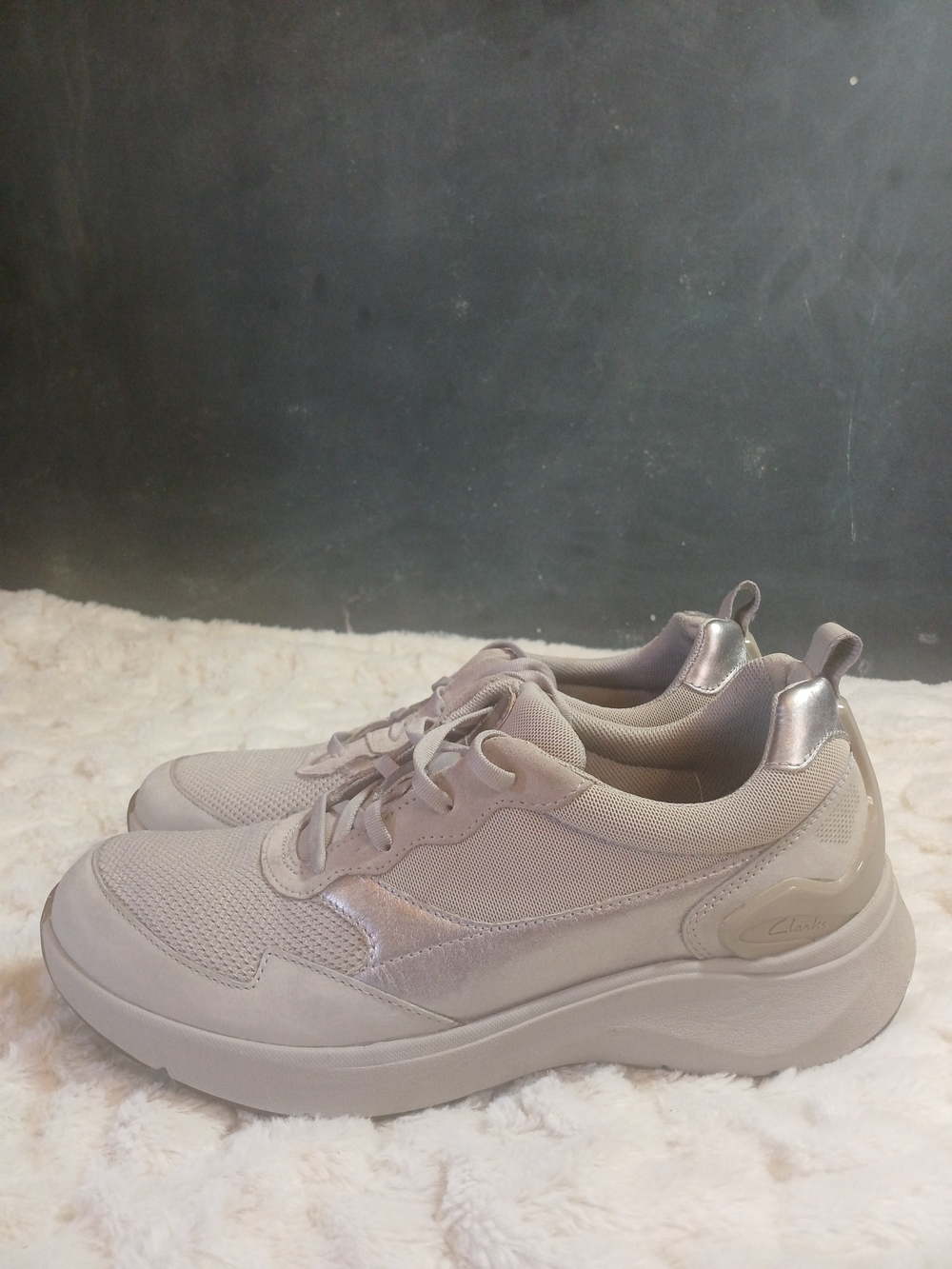Clarks Wave 2.0-Move Womens Sneaker Stone Color US Size 11M